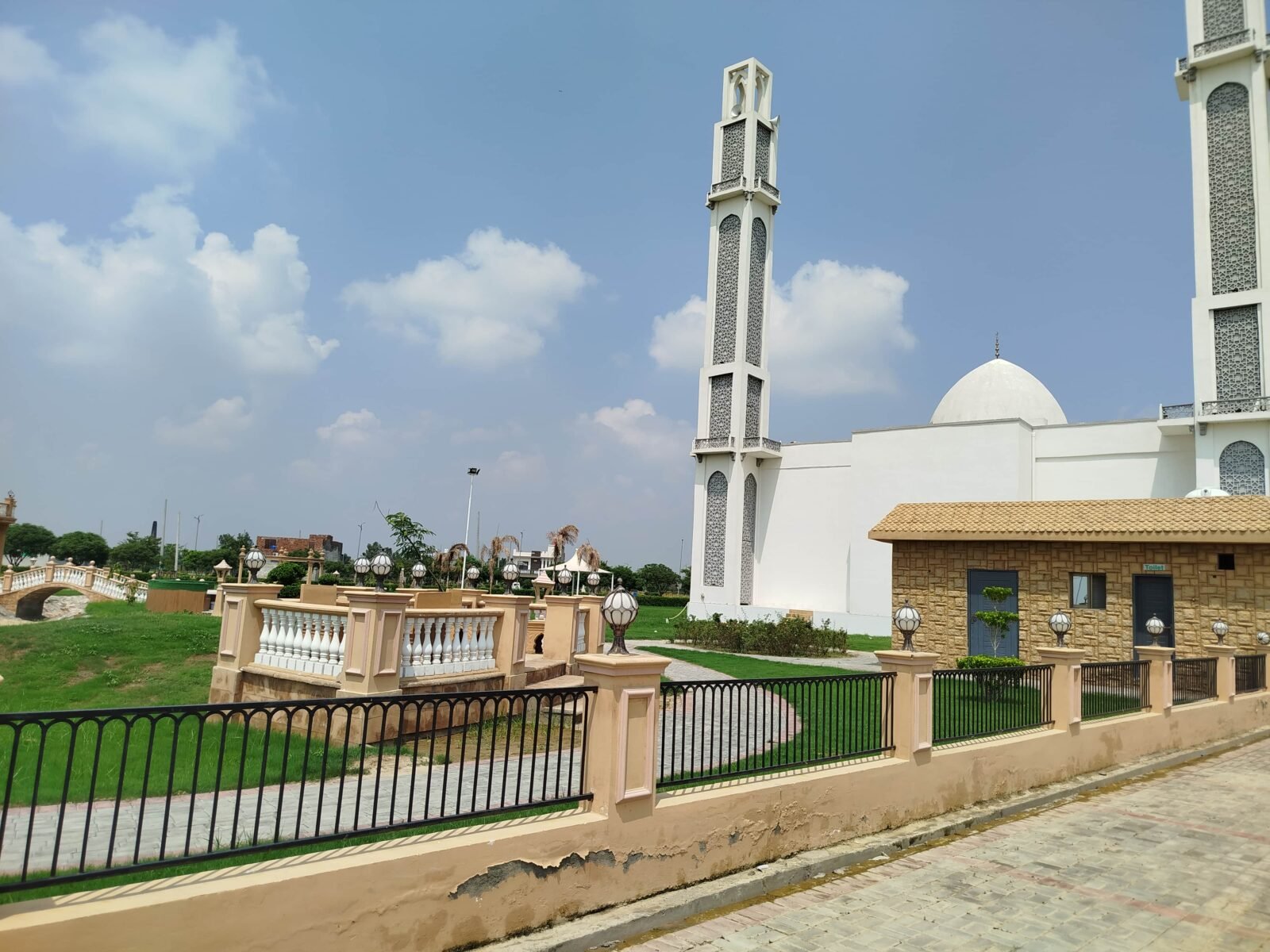 Safari garden housing scheme park